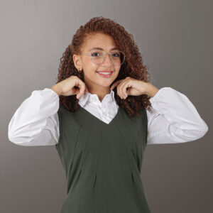 زي مدرسي زيتي كلاسيك بكسرات في الجانبين