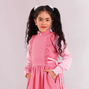 زي مدرسي وردي بتصميم مبتكر وحديث